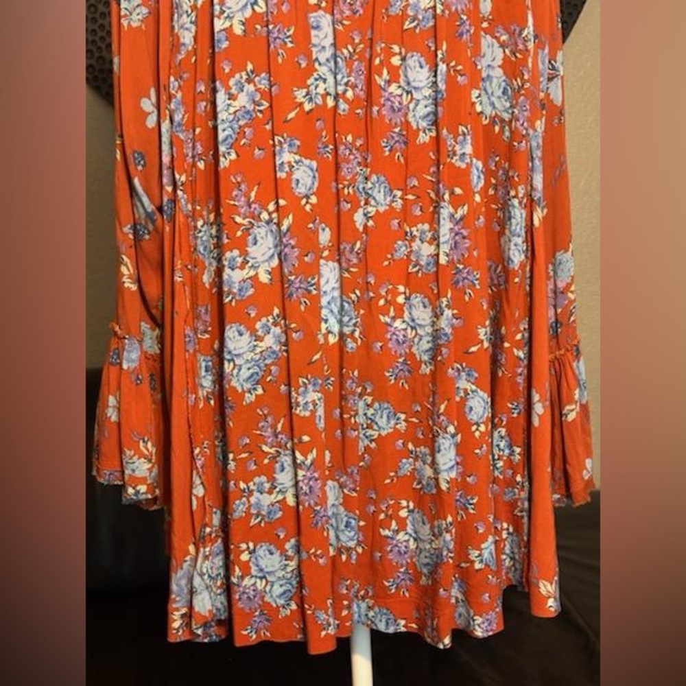 Free People Loretta Floral Boho Tunic top with pockets size XS runs large - Picture 12 of 13